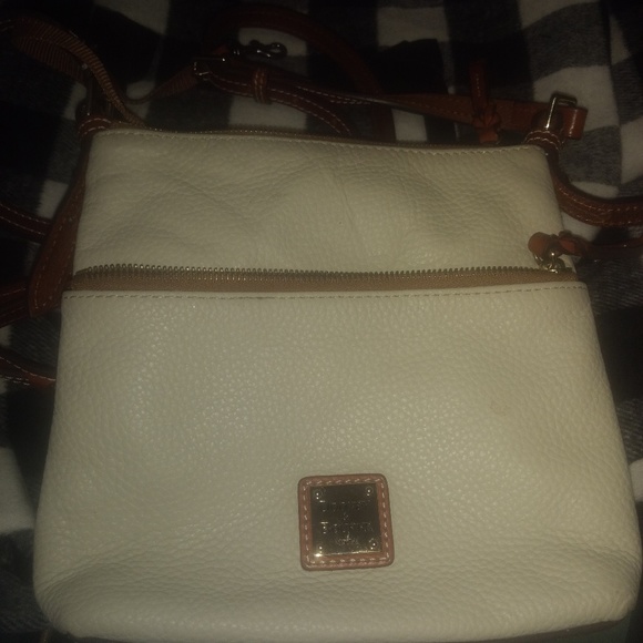 Handbags - ✋2 for $20. Dooney & Bourke cross body bag